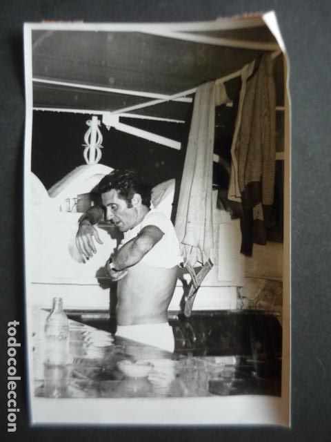 Alte Fotografie: GILBERT BECAUD ACTOR EN MALLORCA ANTIGUA FOTOGRAFIA ORIGINAL 18 X 12 CM