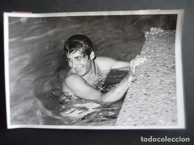 Alte Fotografie: GILBERT BECAUD ACTOR EN MALLORCA ANTIGUA FOTOGRAFIA ORIGINAL 18 X 12 CM