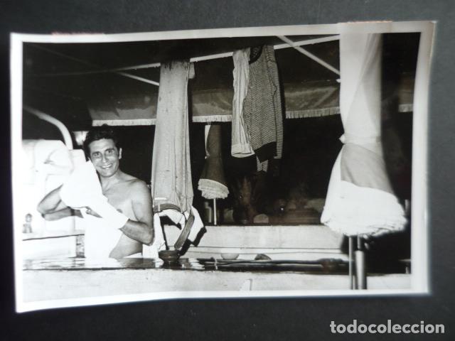 Fotografia antiga: GILBERT BECAUD ACTOR EN MALLORCA ANTIGUA FOTOGRAFIA ORIGINAL 18 X 12 CM