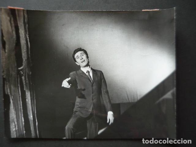 Fotografia antiga: GILBERT BECAUD ACTOR ANTIGUA FOTOGRAFIA ORIGINAL 18 X 24 CM