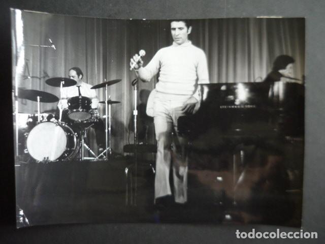 Fotograf&iacute;a antigua: GILBERT BECAUD ACTOR ANTIGUA FOTOGRAFIA ORIGINAL 16 X 21 CM