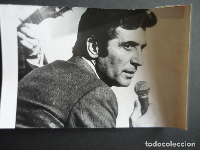 Fotografia antiga: GILBERT BECAUD ACTOR ANTIGUA FOTOGRAFIA ORIGINAL 18 X 12 CM