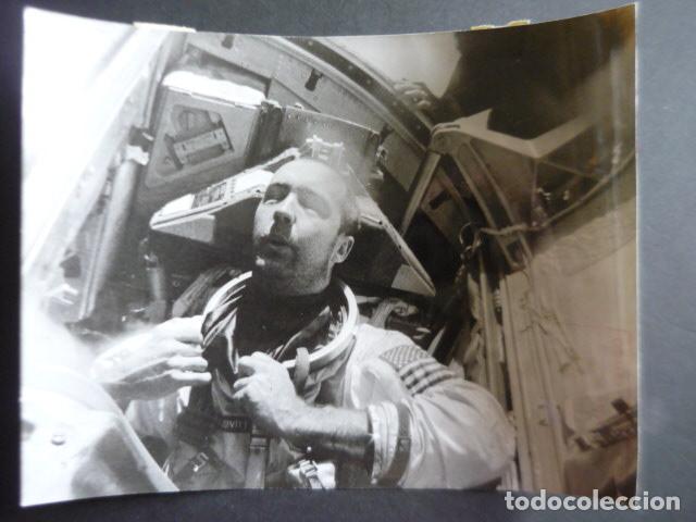 Fotografia antica: JAMES MCDIVITT ASTRONAUTA NASA ANTIGUA FOTOGRAFIA ORIGINAL 18 X 24 CM