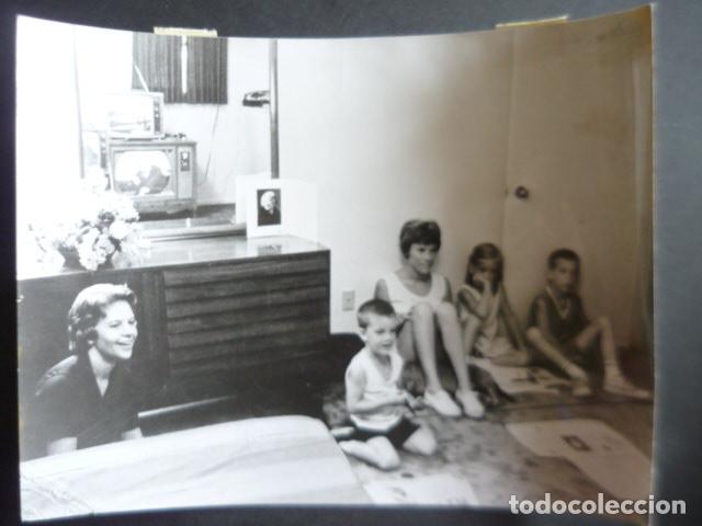 Photographie ancienne: ESPOSA DE JAMES MCDIVITT ASTRONAUTA NASA ANTIGUA FOTOGRAFIA ORIGINAL 18 X 24 CM