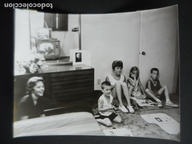 Fotograf&iacute;a antigua: FAMILIA DE JAMES MCDIVITT ASTRONAUTA NASA ANTIGUA FOTOGRAFIA ORIGINAL 18 X 24 CM