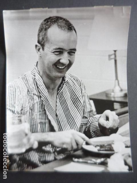 Fotografia antica: JAMES MCDIVITT ASTRONAUTA NASA ANTIGUA FOTOGRAFIA ORIGINAL 18 X 24 CM