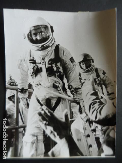 Fotografia antica: JAMES MCDIVITT EDWARD WHITE ASTRONAUTA NASA ANTIGUA FOTOGRAFIA ORIGINAL 18 X 24 CM