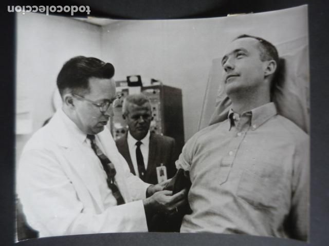 Photographie ancienne: JAMES MCDIVITT ASTRONAUTA NASA ANTIGUA FOTOGRAFIA ORIGINAL 18 X 24 CM