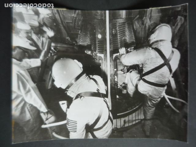 Fotografia antica: JAMES MCDIVITT EDWARD WHITE ASTRONAUTA NASA ANTIGUA FOTOGRAFIA ORIGINAL 18 X 24 CM