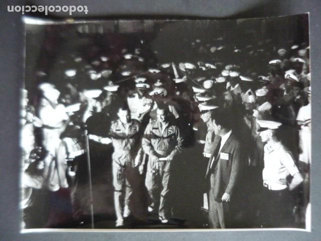 Fotografia antica: JAMES MCDIVITT EDWARD WHITE ASTRONAUTA NASA ANTIGUA FOTOGRAFIA ORIGINAL 18 X 24 CM