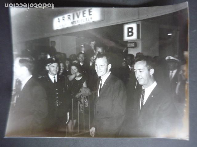 Photographie ancienne: JAMES MCDIVITT EDWARD WHITE ASTRONAUTAS NASA ANTIGUA FOTOGRAFIA ORIGINAL 18 X 24 CM