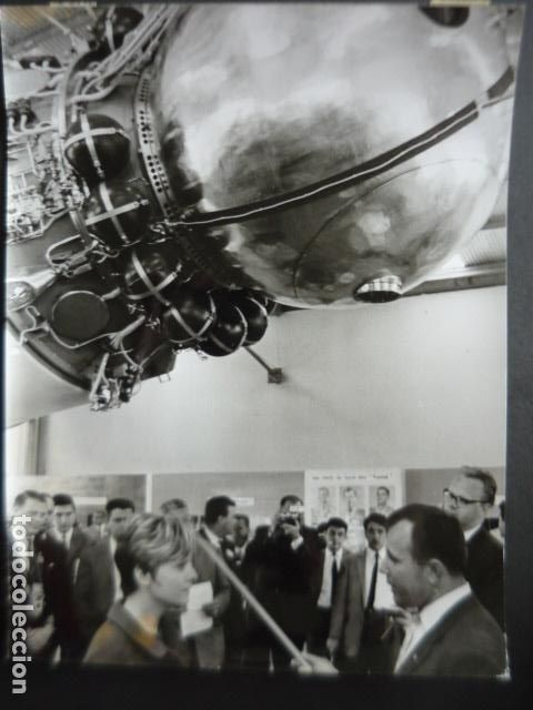Antique Photography: YURI GAGARIN ASTRONAUTA URSS EN PARIS ANTIGUA FOTOGRAFIA ORIGINAL 18 X 24 CM