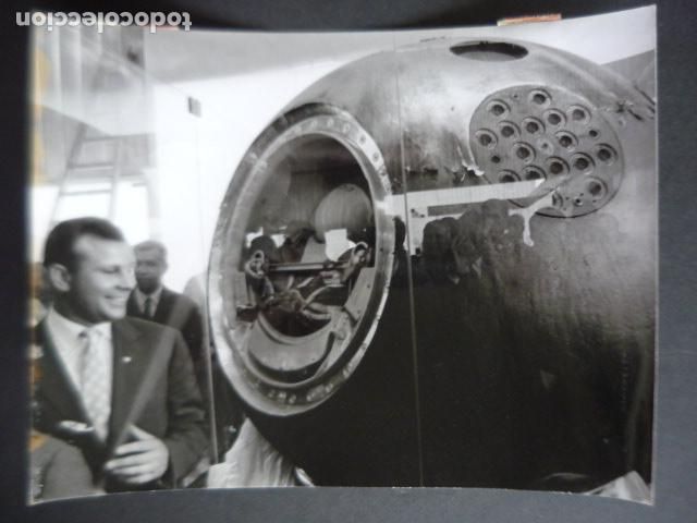 Antique Photography: YURI GAGARIN ASTRONAUTA URSS EN PARIS ANTIGUA FOTOGRAFIA ORIGINAL 18 X 24 CM
