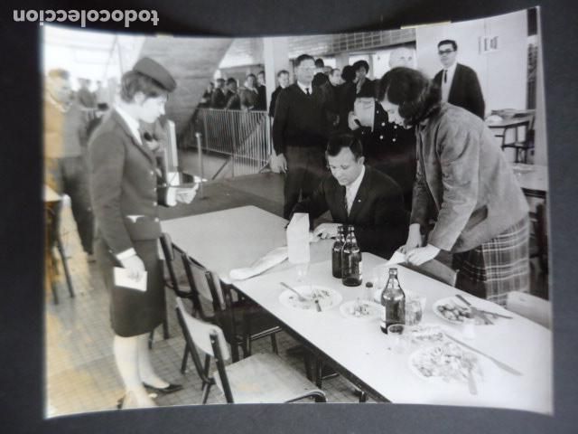 Antique Photography: YURI GAGARIN ASTRONAUTA URSS EN PARIS ANTIGUA FOTOGRAFIA ORIGINAL 18 X 24 CM
