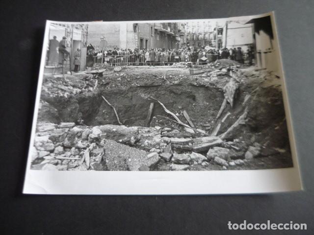 Fotograf&iacute;a antigua: MADRID EXPLOSCION EN LA CIUDAD 1974 ANTIGUA FOTOGRAFIA ORIGINAL 18 X 24 CM