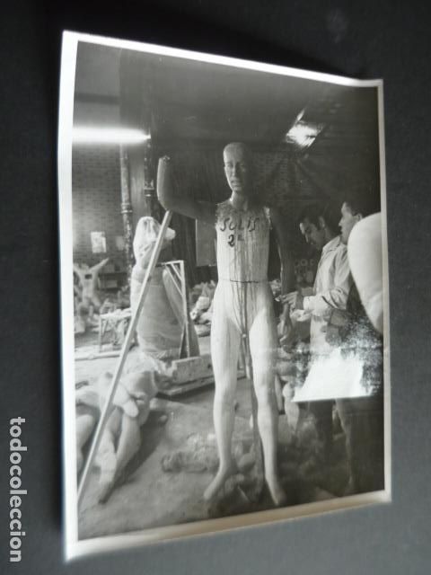 Photographie ancienne: MADRID MUSEO DE CERA PREPARATIVOS ANTES DE INAUGURAR ANTIGUA FOTOGRAFIA ORIGINAL 18 X 24 CM