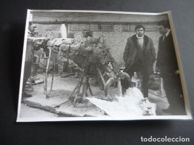 Fotografia antiga: MADRID MUSEO DE CERA PREPARATIVOS ANTES DE INAUGURAR ANTIGUA FOTOGRAFIA ORIGINAL 18 X 24 CM