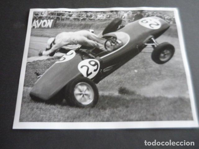 Fotografia antiga: SILVERSTONE REINO UNIDO ACCIDENTE CIRCUITO AUTOMOVILISMO ANTIGUA FOTOGRAFIA ORIGINAL 21 X 26 CM