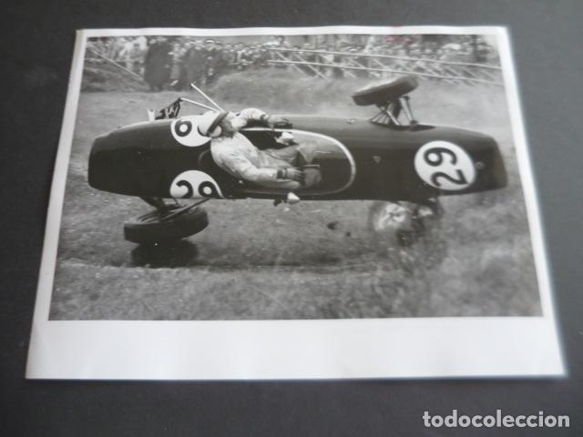Fotograf&iacute;a antigua: SILVERSTONE REINO UNIDO ACCIDENTE CIRCUITO AUTOMOVILISMO ANTIGUA FOTOGRAFIA ORIGINAL 21 X 26 CM