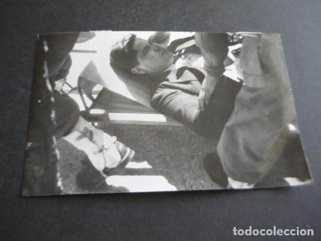 Fotograf&iacute;a antigua: CASA DE CAMPO MADRID RALLYE PREMIO SPANTAX ACCIDENTE ANTIGUA FOTOGRAFIA ORIGINAL 18 X 12 CM