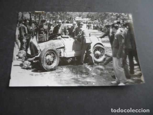 Fotografia antica: CASA DE CAMPO MADRID RALLYE PREMIO SPANTAX ACCIDENTE ANTIGUA FOTOGRAFIA ORIGINAL 18 X 12 CM