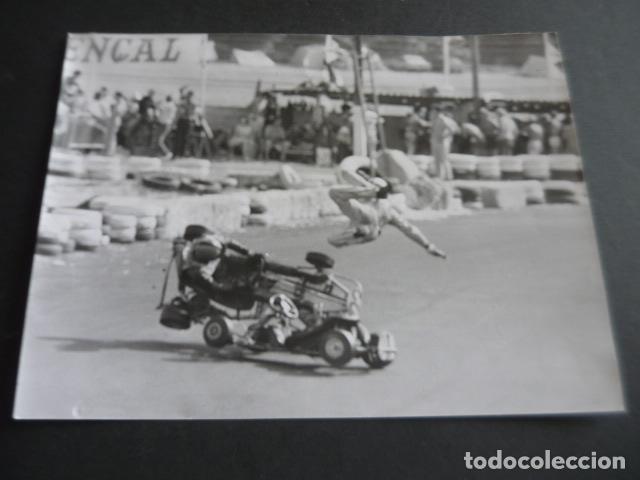 Fotograf&iacute;a antigua: BRIGNOLES XXIV HORAS CIRCUITO AUTOMOVILISMO ACCIDENTE ANTIGUA FOTOGRAFIA ORIGINAL 18 X 24 CM
