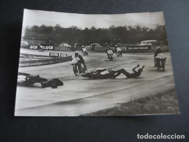 Antique Photography: SYLVERSTONE CIRCUITO AUTOMOVILISMO ACCIDENTE ANTIGUA FOTOGRAFIA ORIGINAL 18 X 13 CM