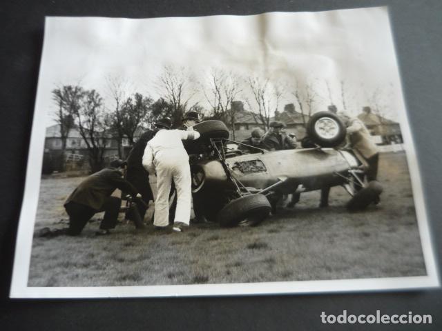 Fotograf&iacute;a antigua: AINTREE CIRCUITO AUTOMOVILISMO ACCIDENTE ANTIGUA FOTOGRAFIA ORIGINAL 20 X 25 CM