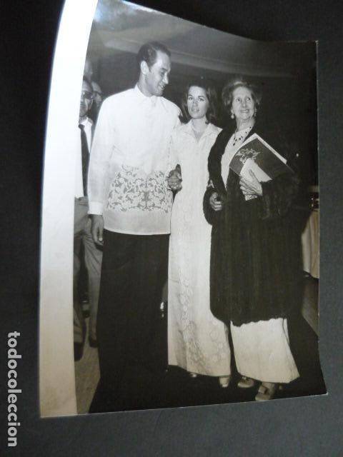 Fotograf&iacute;a antigua: NATALIA FIGUEROA ESCRITORA CON ISABEL DE ARAGUREN ANTIGUA FOTOGRAFIA ORIGINAL 18 X 24 CM