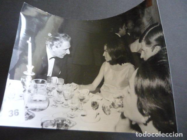 Fotografia antica: NATALIA FIGUEROA ESCRITORA CON JOSE BODALO ANTIGUA FOTOGRAFIA ORIGINAL 18 X 24 CM
