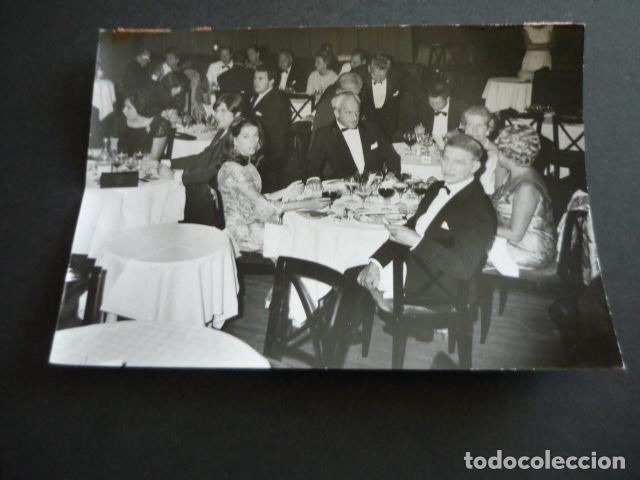 Fotografia antica: NATALIA FIGUEROA ESCRITORA CON MARQUES SANTO DE FLORO ANTIGUA FOTOGRAFIA ORIGINAL 12 X 18 CM