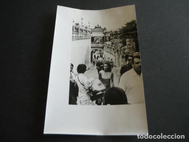 Fotografia antica: NATALIA FIGUEROA ESCRITORA EN HONG KONG ANTIGUA FOTOGRAFIA ORIGINAL 18 X 12 CM