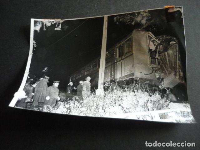 Fotograf&iacute;a antigua: SAN FERNANDO CADIZ DESCARRILAMIENTO DE UN TREN ANTIGUA FOTOGRAFIA ORIGINAL 13 X 18 CM