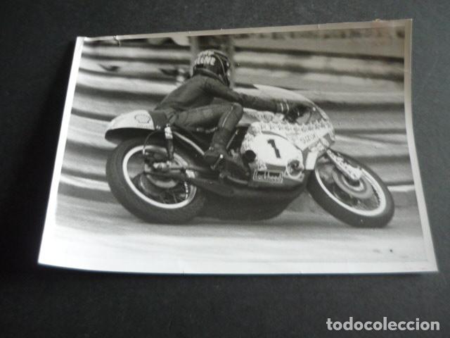 Fotografia antica: BARRY SHEENE CORREDOR MOTOCICLISMO ANTIGUA FOTOGRAFIA ORIGINAL 13 X 18 CM