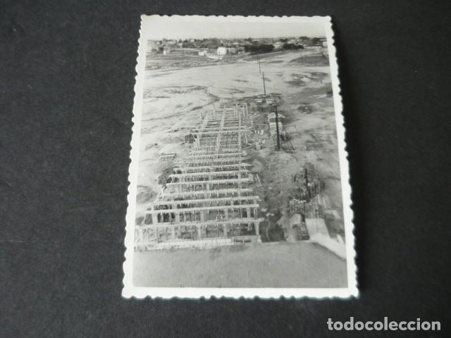 Fotograf&iacute;a antigua: MADRID CONSTRUCCI&Oacute;N DE EDIFICIO ANTIGUA FOTOGRAFIA 7,5 X 10,5 CM