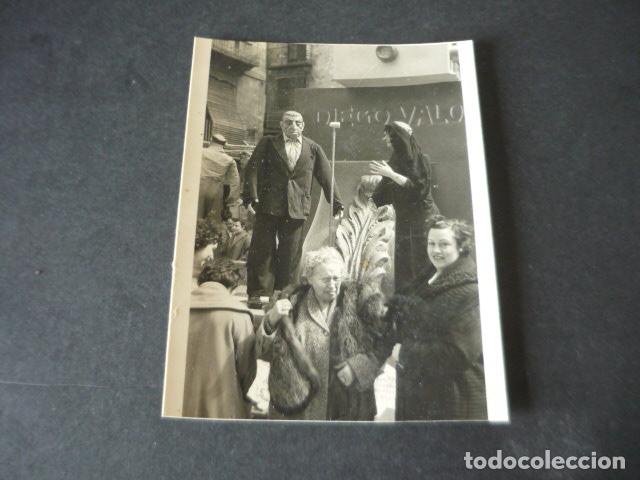 Fotograf&iacute;a antigua: VALENCIA DETALLE DE UNA FALLA ANTIGUA FOTOGRAFIA 7,5 X 10,5 CM