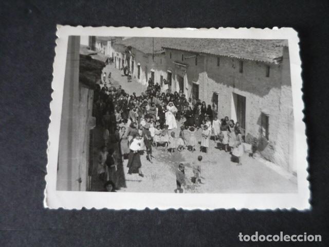 Antique Photography: ILLESCAS TOLEDO UNA BODA EN CALLE ANTIGUA FOTOGRAFIA 6,5 X 9 CM