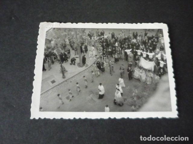 Alte Fotografie: MADRID PROCESION CON EL SANTISIMO SACRAMENTO EN CALLE ANTIGUA FOTOGRAFIA 6,5 X 9 CM