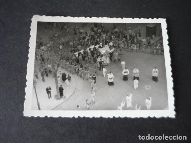 Antique Photography: MADRID PROCESION CON EL SANTISIMO SACRAMENTO EN CALLE ANTIGUA FOTOGRAFIA 6,5 X 9 CM