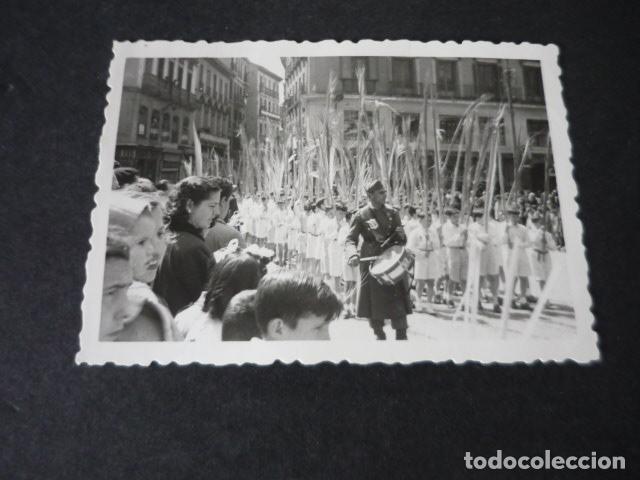 Alte Fotografie: MADRID PLAZA DEL CALLAO PROCESION DOMINGO DE RAMOS ANTIGUA FOTOGRAFIA 6,5 X 9 CM