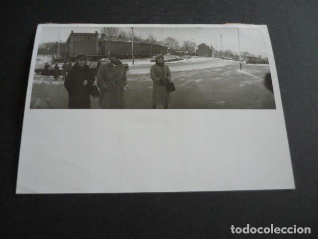 Fotograf&iacute;a antigua: PABLO NERUDA CON SU MUJER Y CHELO DE PENAGOS EN WASSA SUECIA ANTIGUA FOTOGRAFIA 18 X 13 CM