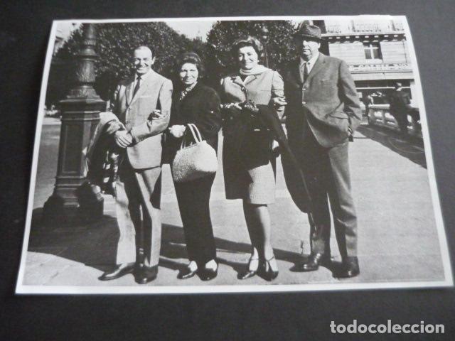 Alte Fotografie: PABLO NERUDA ESCRITOR EN PARIS CON RAFAEL Y CHELO DE PENAGOS ANTIGUA FOTOGRAFIA 24 X 18 CM