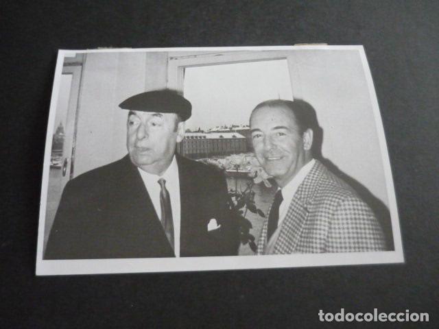 Fotograf&iacute;a antigua: PABLO NERUDA ESCRITOR CON RAFAEL DE PENAGOS ANTIGUA FOTOGRAFIA 13 X 18 CM
