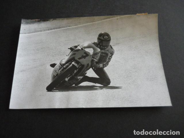 Fotografia antica: BARRY SHEENE CORREDOR MOTOCICLISMO ANTIGUA FOTOGRAFIA ORIGINAL 13 X 18 CM