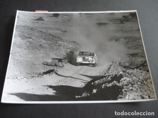Fotografia antica: CARRERA PANAFRICANA 1961 AUTOMOVILISMO ANTIGUA FOTOGRAFIA ORIGINAL 18 X 24 CM