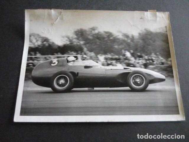 Fotograf&iacute;a antigua: BRITISH CARS CARRERA CIRCUITO AUTOMOVILISMO ANTIGUA FOTOGRAFIA ORIGINAL 21 X 16 CM