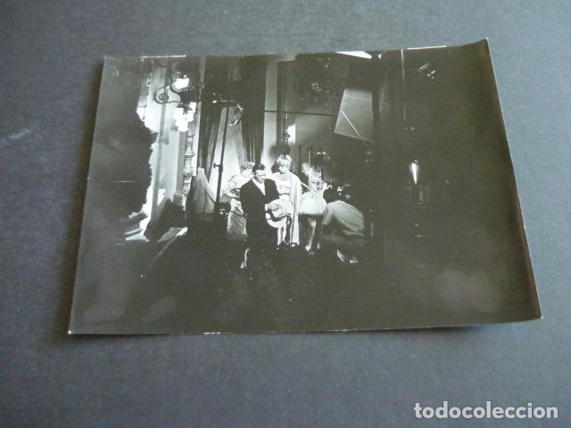 Fotograf&iacute;a antigua: JOHN WAYNE ACTOR RODAJE PELICULA CIRCO ANTIGUA FOTOGRAFIA ORIGINAL 18 X 12 CM