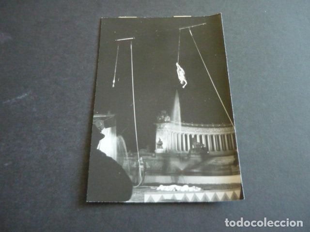 Fotograf&iacute;a antigua: MADRID EL RETIRO RODAJE PELICULA EL FABULOSO MUNDO DE CIRCO ANTIGUA FOTOGRAFIA ORIGINAL 18 X 12 CM