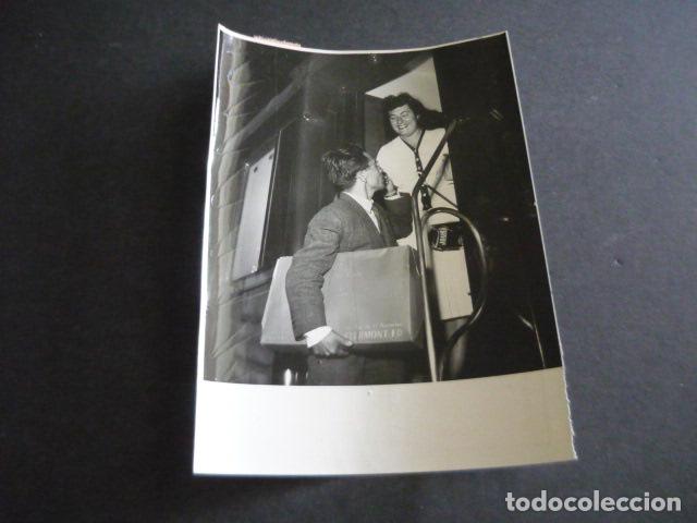 Photographie ancienne: ISABEL GARCIA SANCHA GANADORA CONCURSO UNA SEMANA CON GLORIA LASSO ANTIGUA FOTOGRAFIA 18 X 12 CM