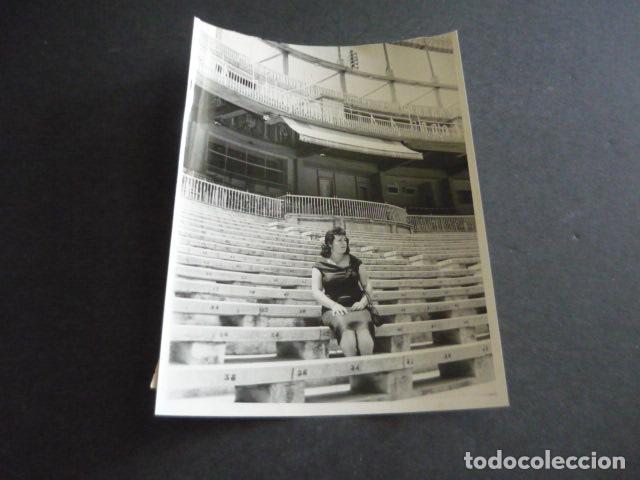 Photographie ancienne: ISABEL GARCIA SANCHA GANADORA CONCURSO UNA SEMANA CON GLORIA LASSO ANTIGUA FOTOGRAFIA 18 X 12 CM